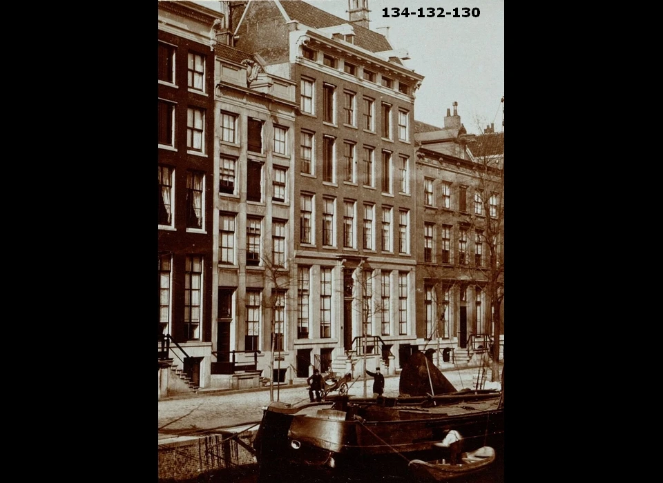Herengracht 132 lijstgevel (1870)