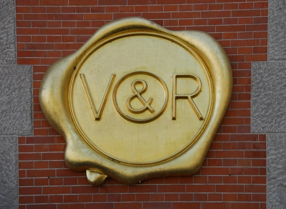 Herengracht 446 modemerk Viktor & Rolf naamembleem aan gevel (2010)