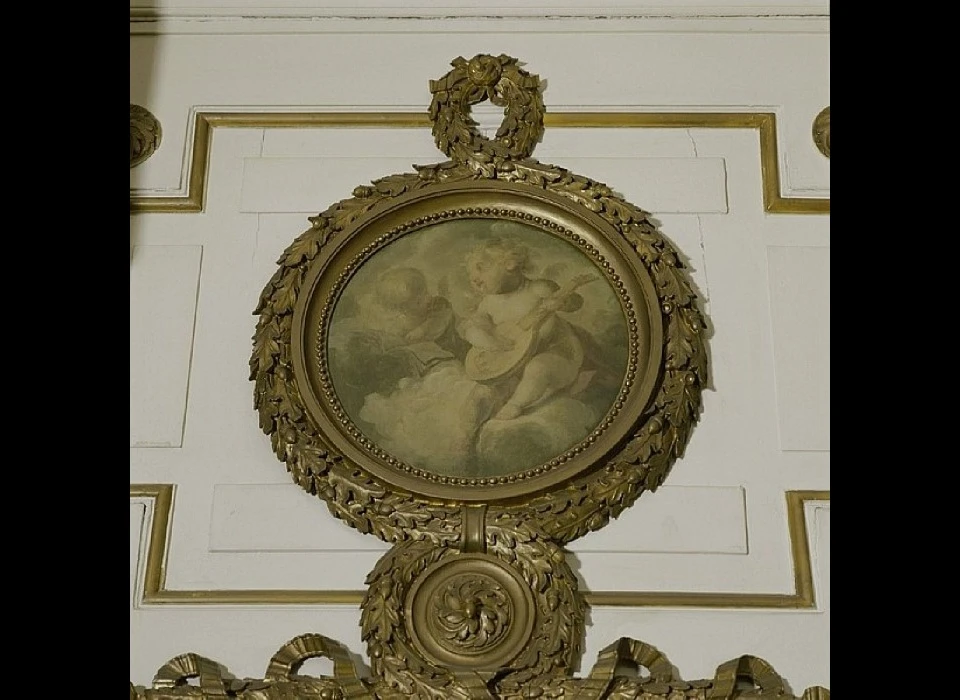 Herengracht 450 bel-etage kamer linksvoor decoratiestuk 2 putti