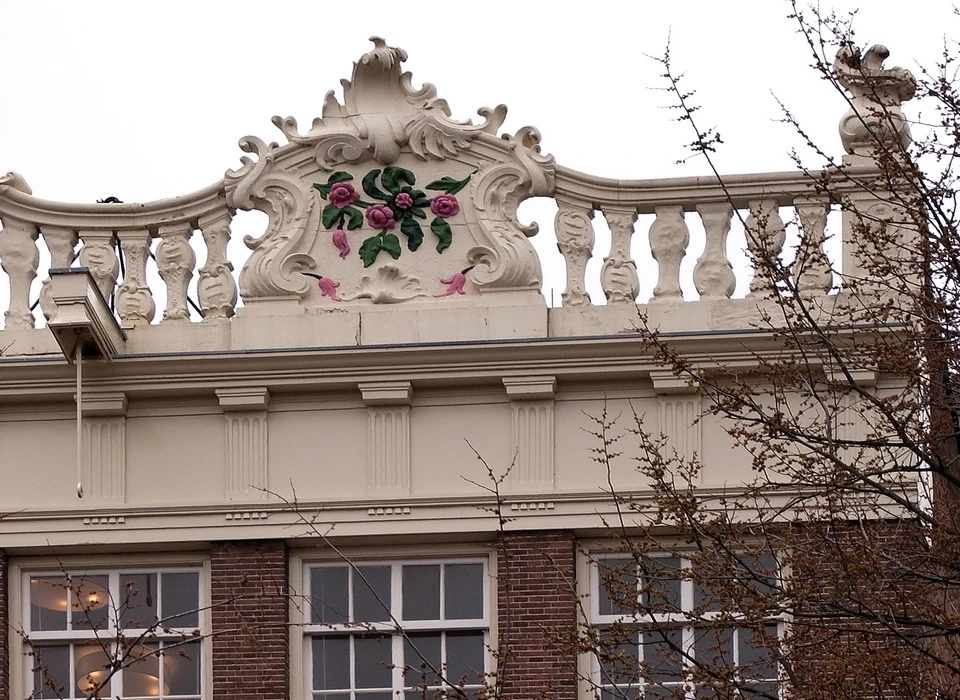 Herengracht 244 gebouw Bothnia top kroonlijstgevel (1988)