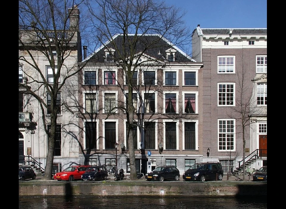 Herengracht 497 lijstgevel met fronton
