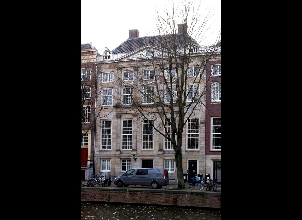 Herengracht 412 lijstgevel met fronton (2020)