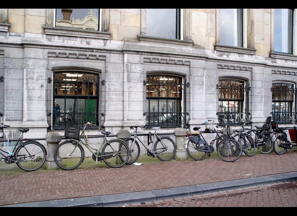 Herengracht 466 ondergevel met middenrisaliet (2020)