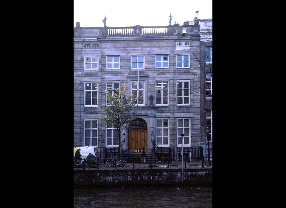 Herengracht 462 huis Sweedenrijk (ontwerp Adriaan Dortsman) lijstgevel (1999)