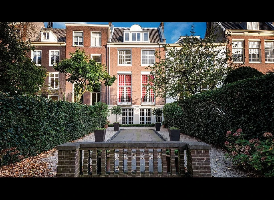 Herengracht 280 vanaf tuinhuis zicht op tuin en achtergevel (2019)