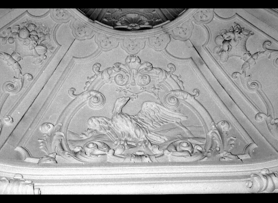 Herengracht 479 trappenhuis stucplafond adelaar voor element lucht (1990)