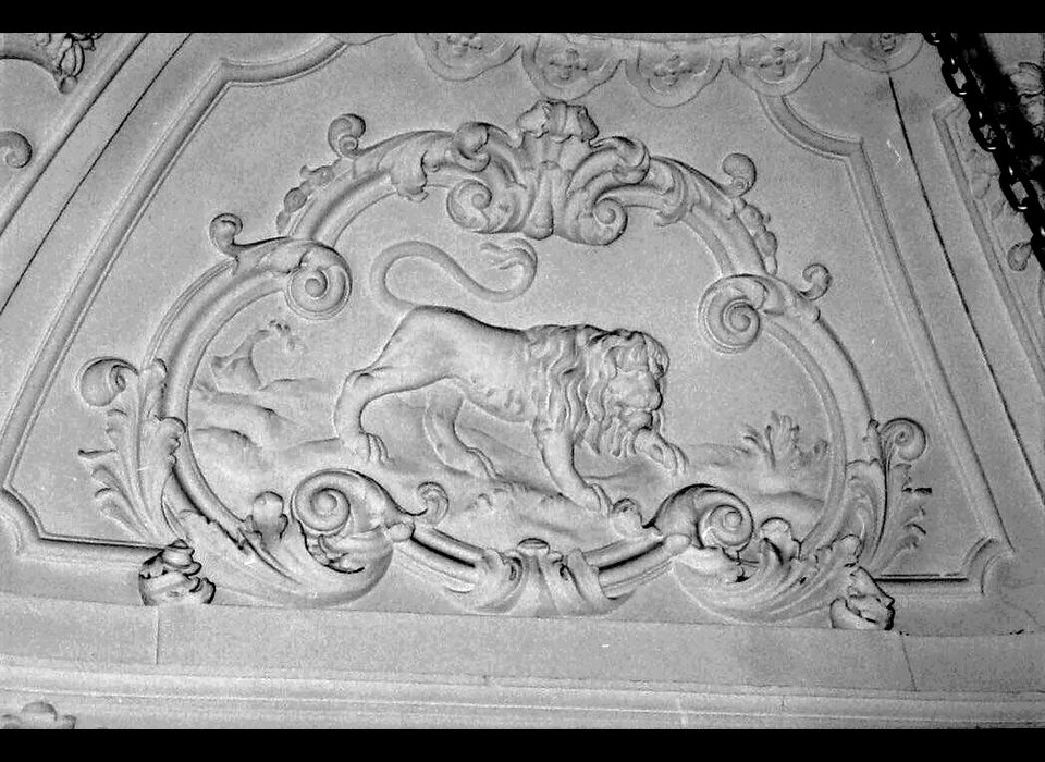 Herengracht 479 trappenhuis stucplafond leeuw voor element aarde (1990)