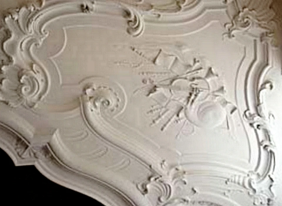 Herengracht 481 rechterachterkamer detail plafond, Harmonie verbeeldt met muziekinstrumenten (2014)