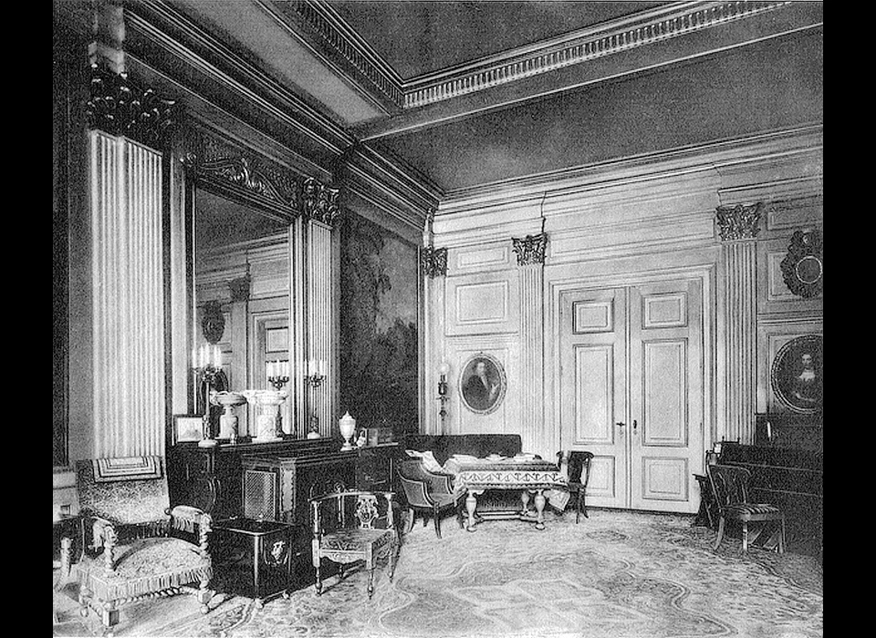 Herengracht 132 kamer linksachter, de kamer waar de meeste versieringen waren aangebracht (1910)