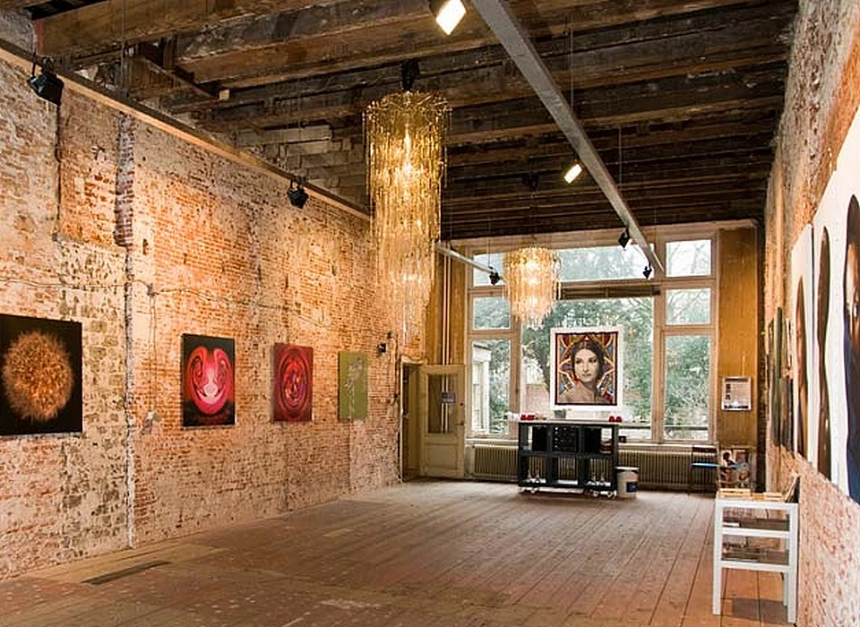 Herengracht 132 verhuur voor half jaar aan gallery LaRaven tijdens wachten op begin herstel (2012)