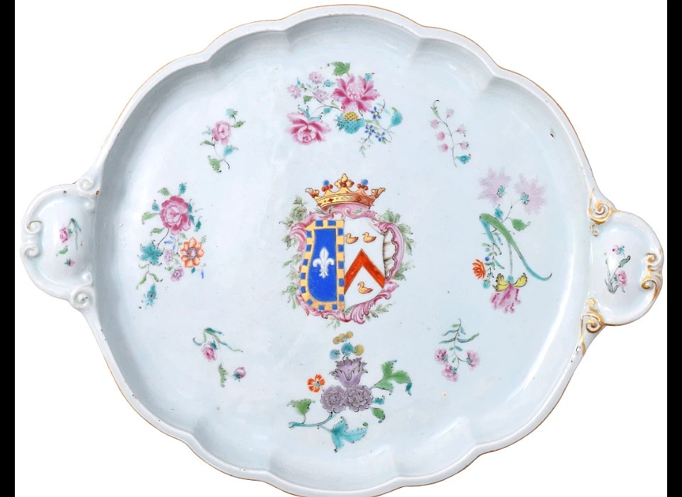 Schaal met familiewapen Crommelin