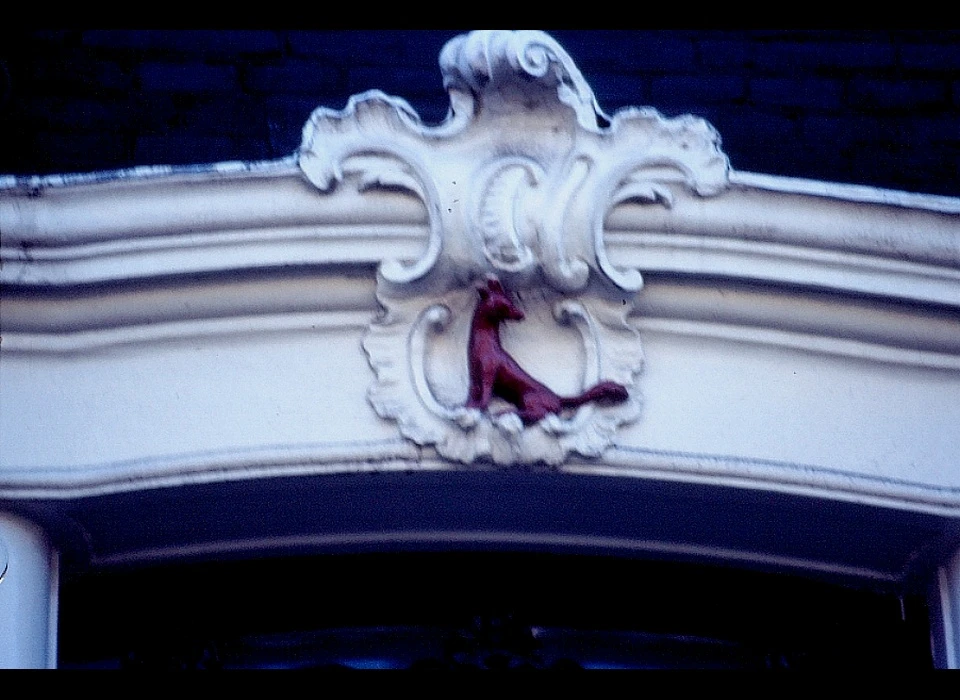 Herengracht 93 deurbekroning rode vos (1990)