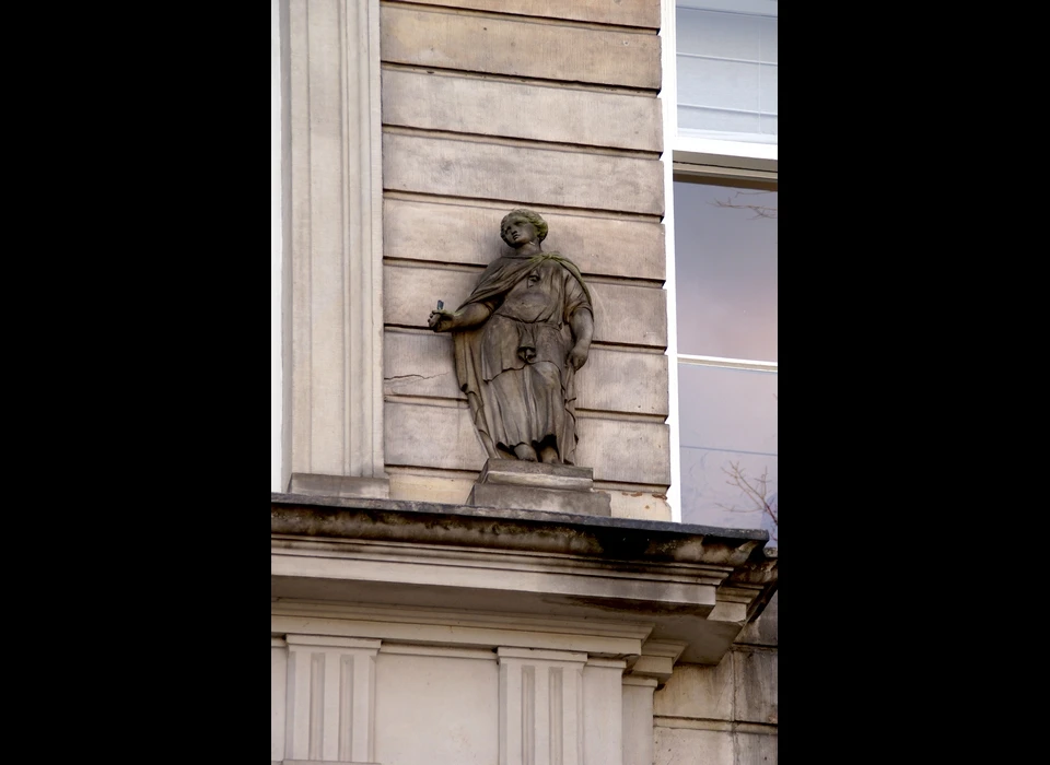 Herengracht 462 beeld Geloof rechts boven deur (1985)