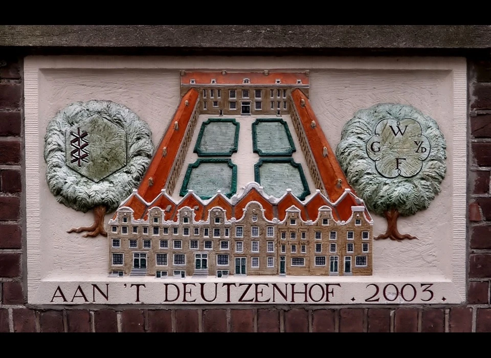 Kerkstraat 190 (2004) Aan 't Deutzenhof 2003 gevelsteen in achterzijde van het hof