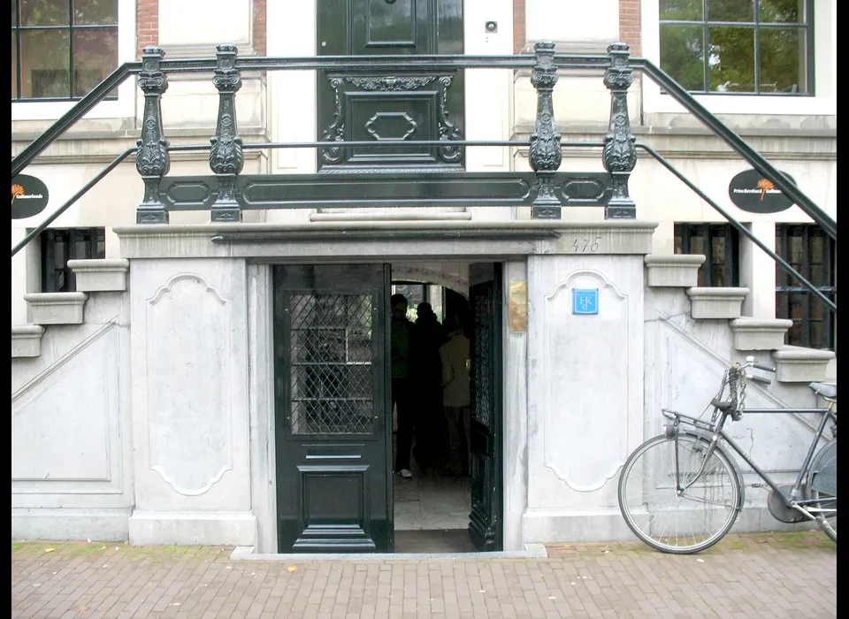 Herengracht 476 stoep met personeelsingang (2008)