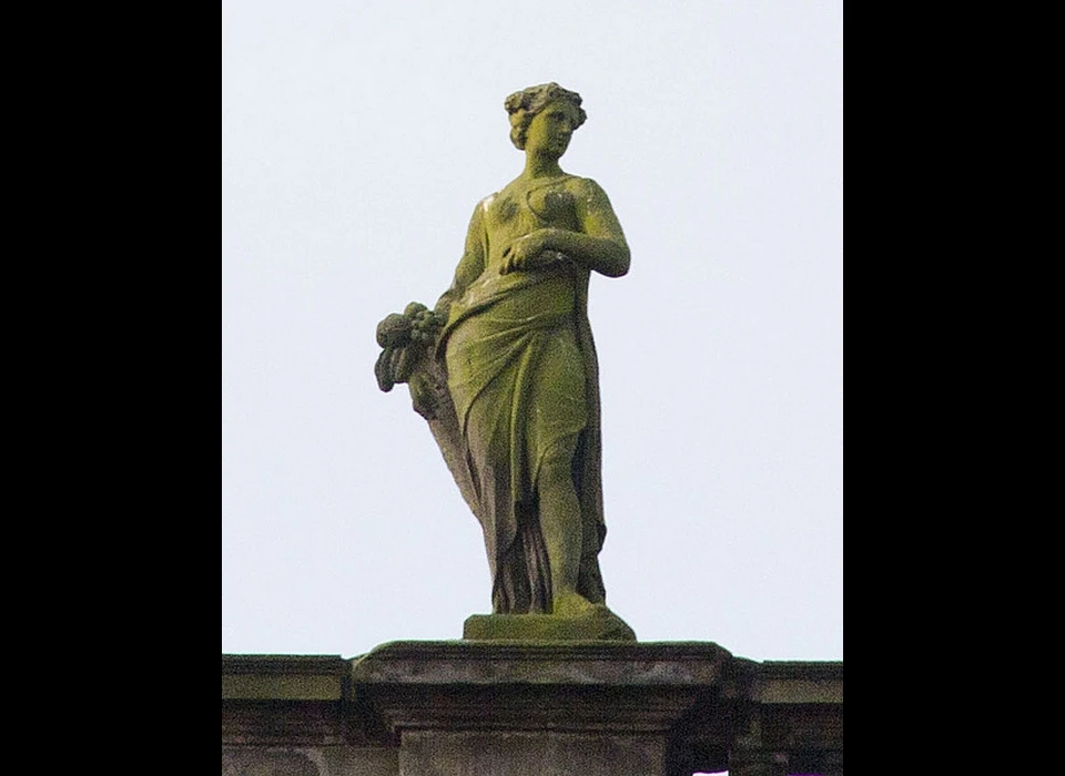 Herengracht 462 balustrade met beeld Flora -lijstgevel- (1975)