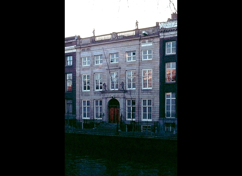 Herengracht 462 huis Sweedenrijk (ontwerp Adriaan Dortsman) lijstgevel (1975)