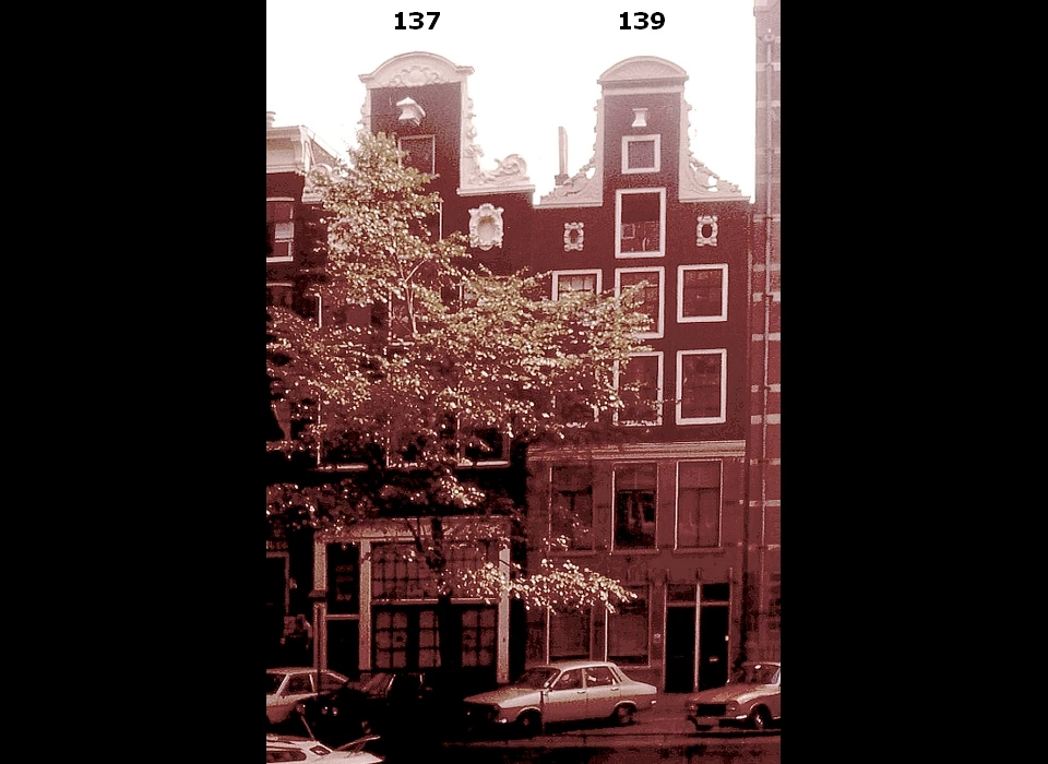 Herengracht 137-139 halsgevels (1981)