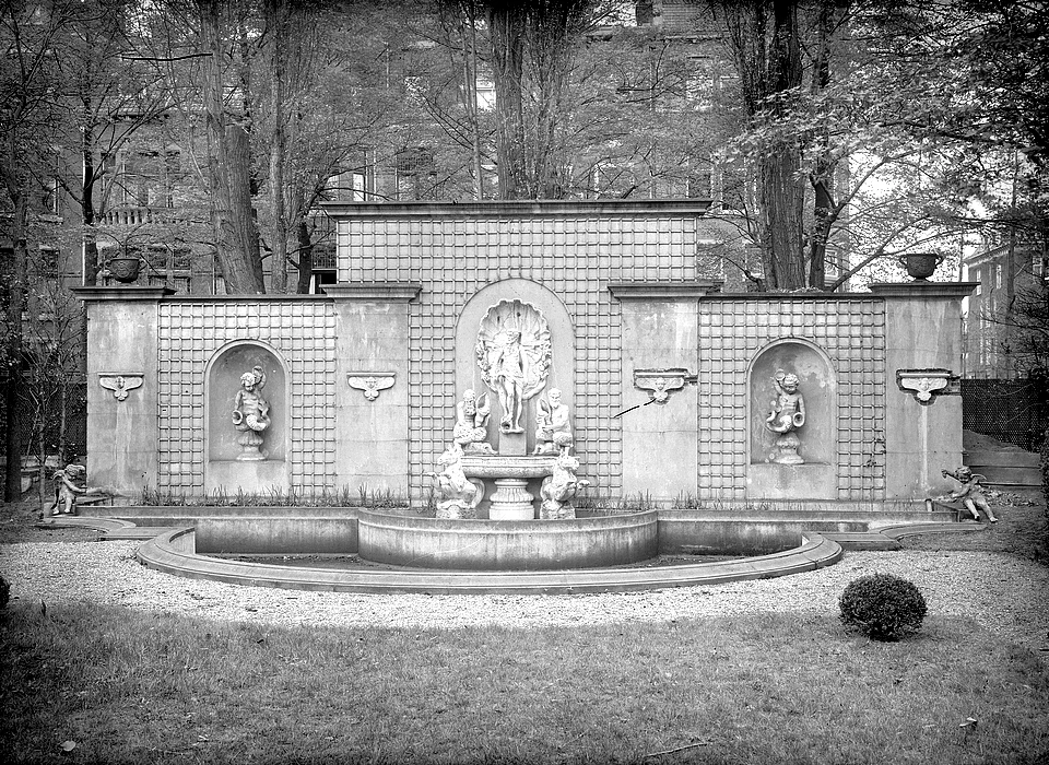 Hobbemastraat 20 fontein in de tuin (ca.1935)