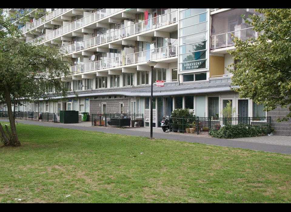 Hogevecht 190-228 boxen in de plint van de flat verbouwd tot woningen (2018)