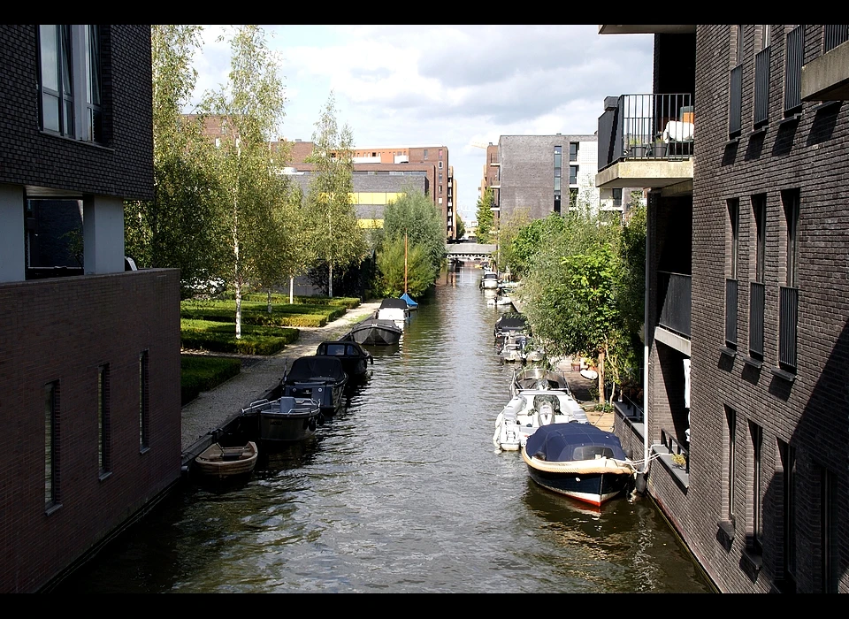 Hollandiagracht vanaf Fritz Dietrich Kahlenbergstraat (2020)