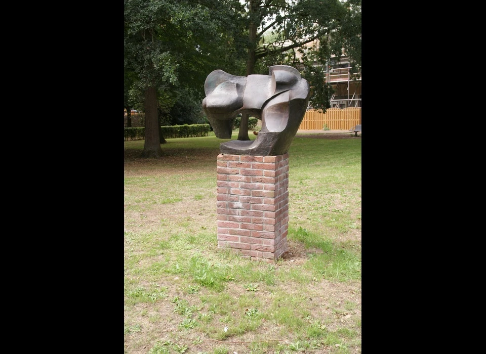 Hoogoord in de ruimte naar Hofgeest bronzen beeld van Ger Zijlstra (2018)