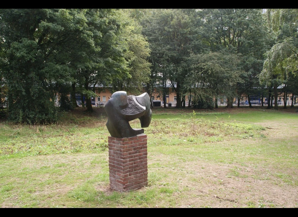 Hoogoord in de ruimte naar Hofgeest bronzen beeld van Ger Zijlstra (2018)