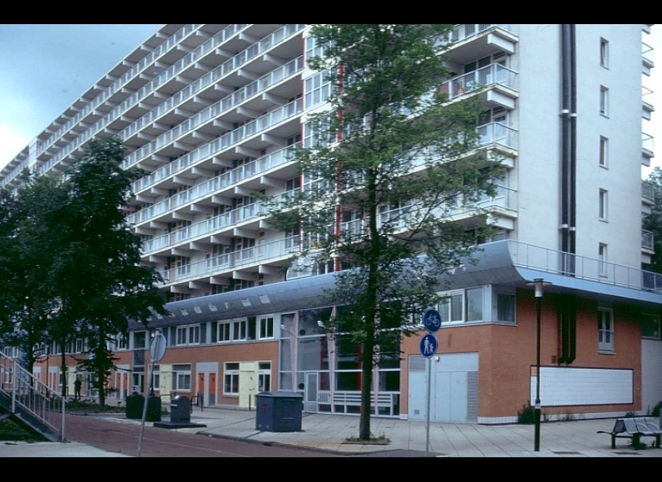 Hoogoord entree-zijde van het gebouw na renovatie van 1996