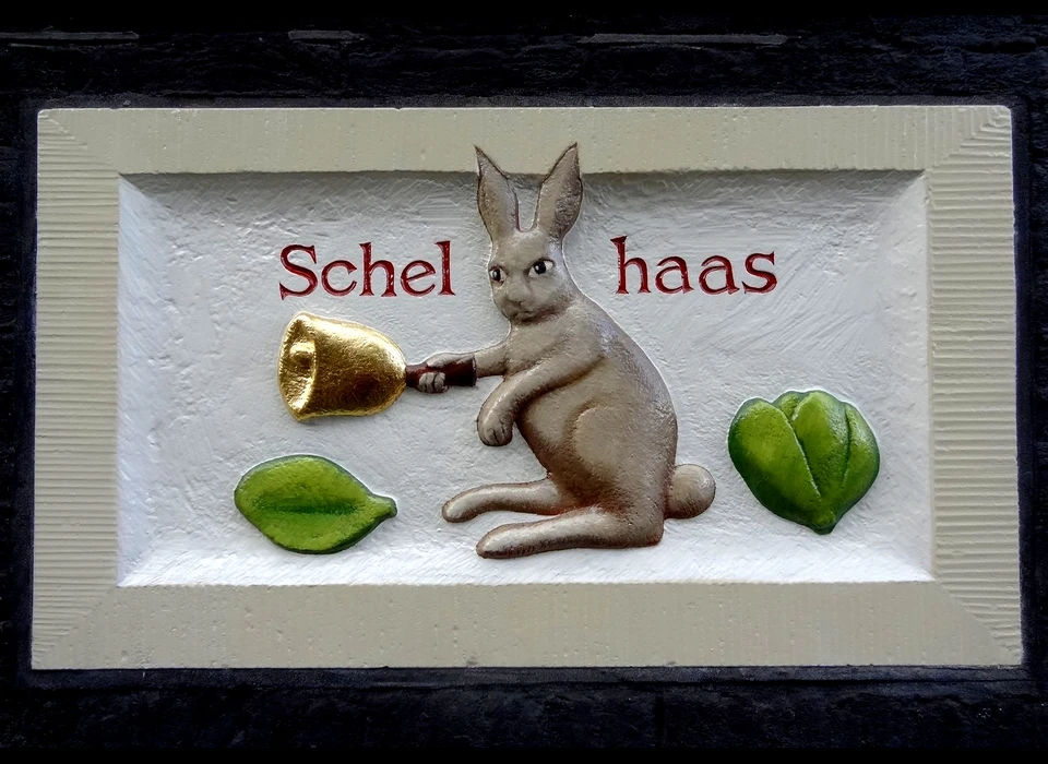 Hoogte Kadijk 12 gevelsteen Schelhaas gehakt door Sjuwke Brinkgreve-Kunst (1997)