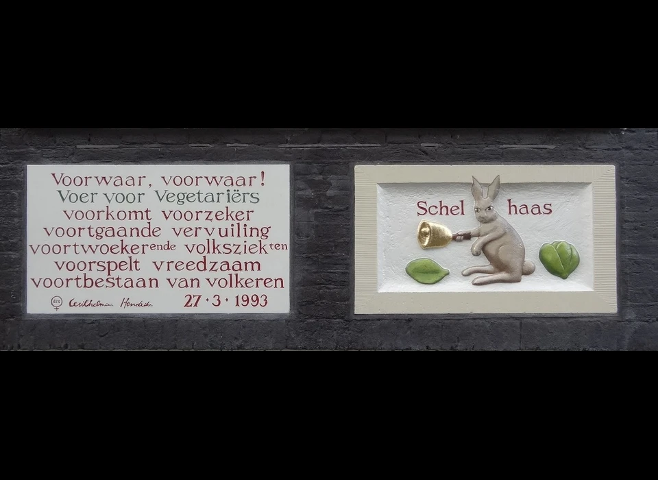 Hoogte Kadijk 12 ensemble van gevelstenen Voer voor Vegetariërs en Schelhaas (1993)