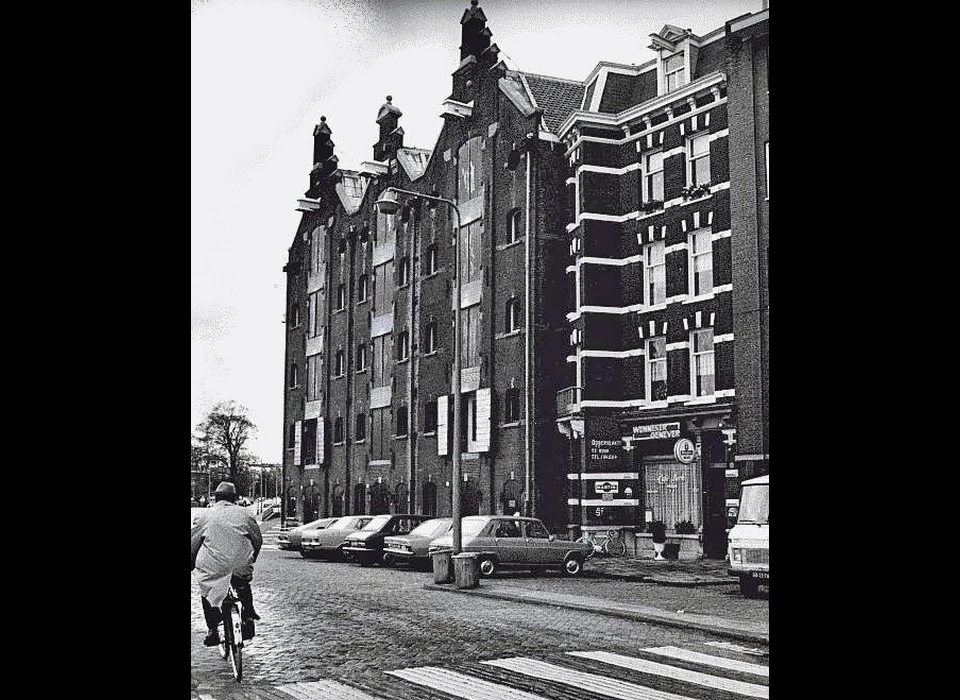 Houtmankade 18-24 Deli-pakhuizen (v.r.n.l.) Laboean, Bindjeij en Medan (1965)