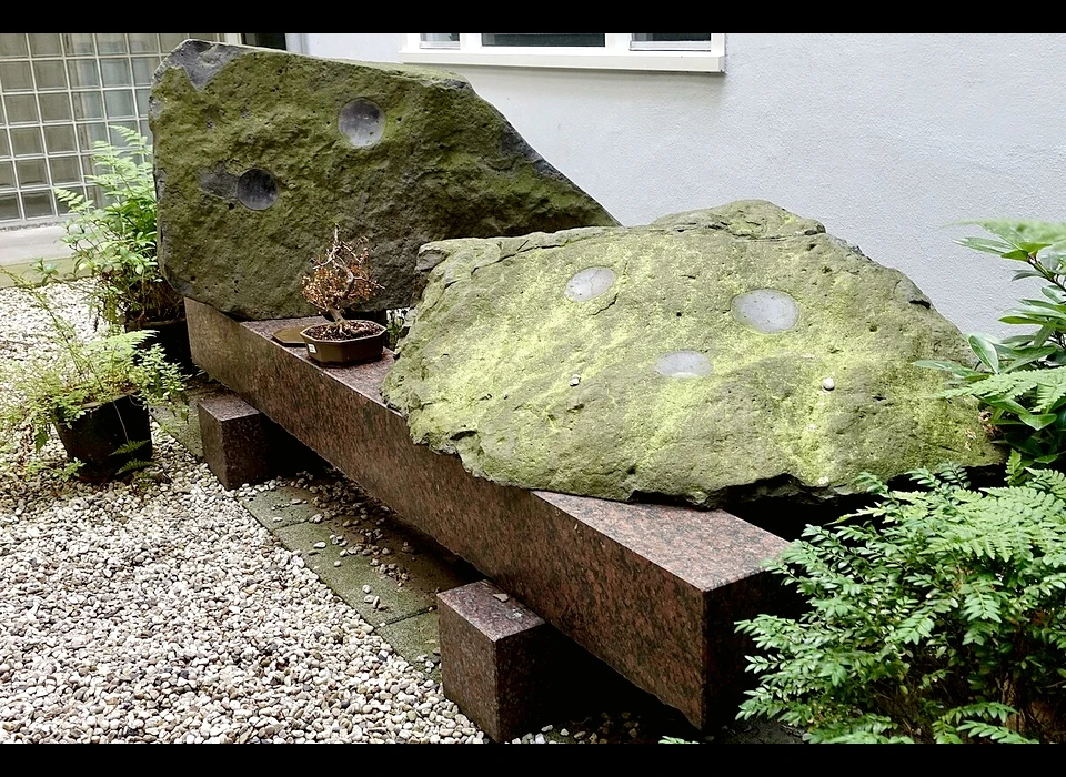 Nova Zemblastraat 2-6 kunstwerk Natuurfragmenten driedimensionaal (Ger Zijlstra, 1988)