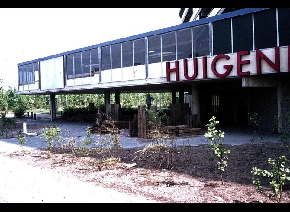 Huigenbos speelplaats onder binnenstraat (1976)