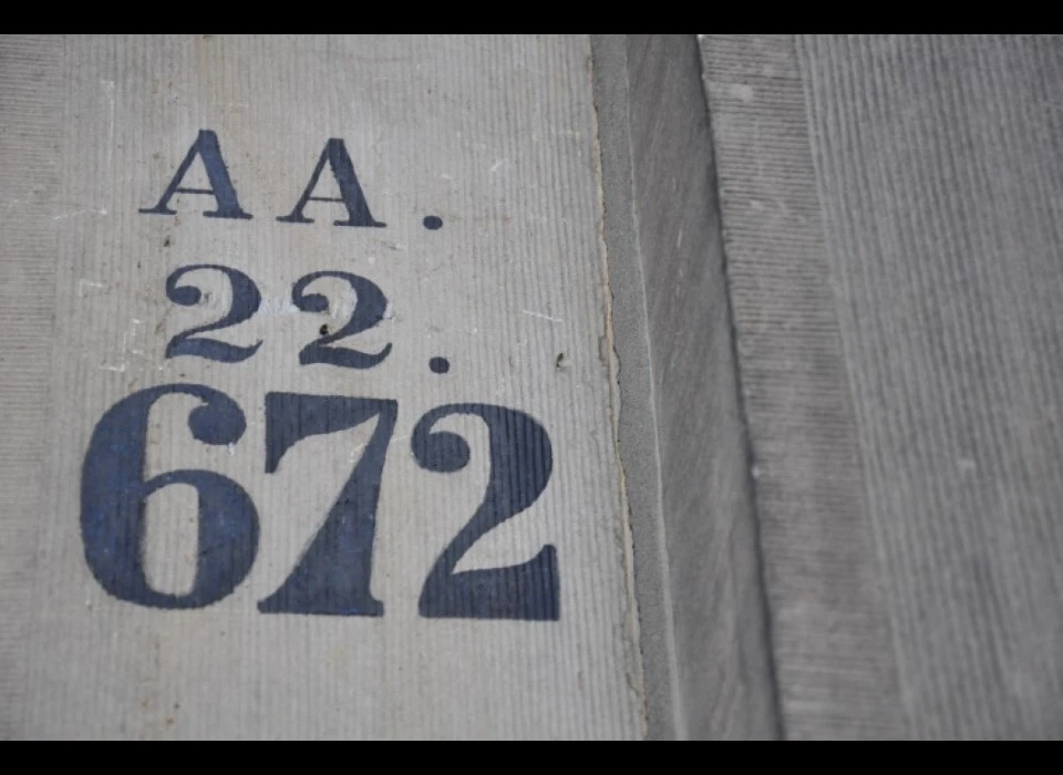 Keizersgracht 672 buurtletter huisnummer AA22 van 1853 en huisnummer 672 van 1875