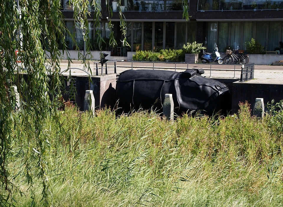 Nijlpaard in sluis, beeld door kunstenaar Tom Claassen (2020)