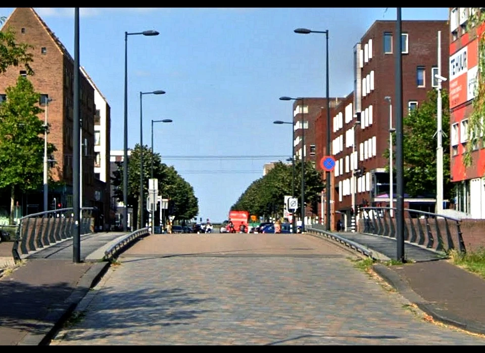 Brug voor de Vennepluimstraat over de Groene Tunnel ontwerp Jeroen van Schooten (MVSA) (2020)