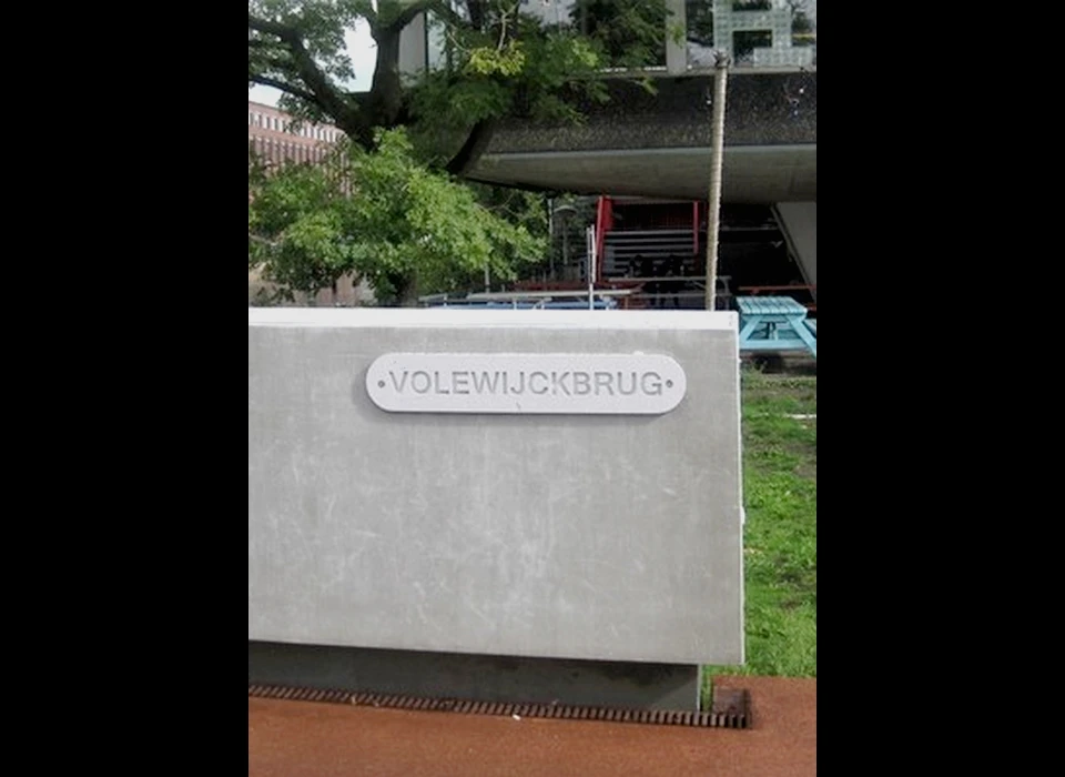 IJpromenade Volewijckbrug naamschild (2017)