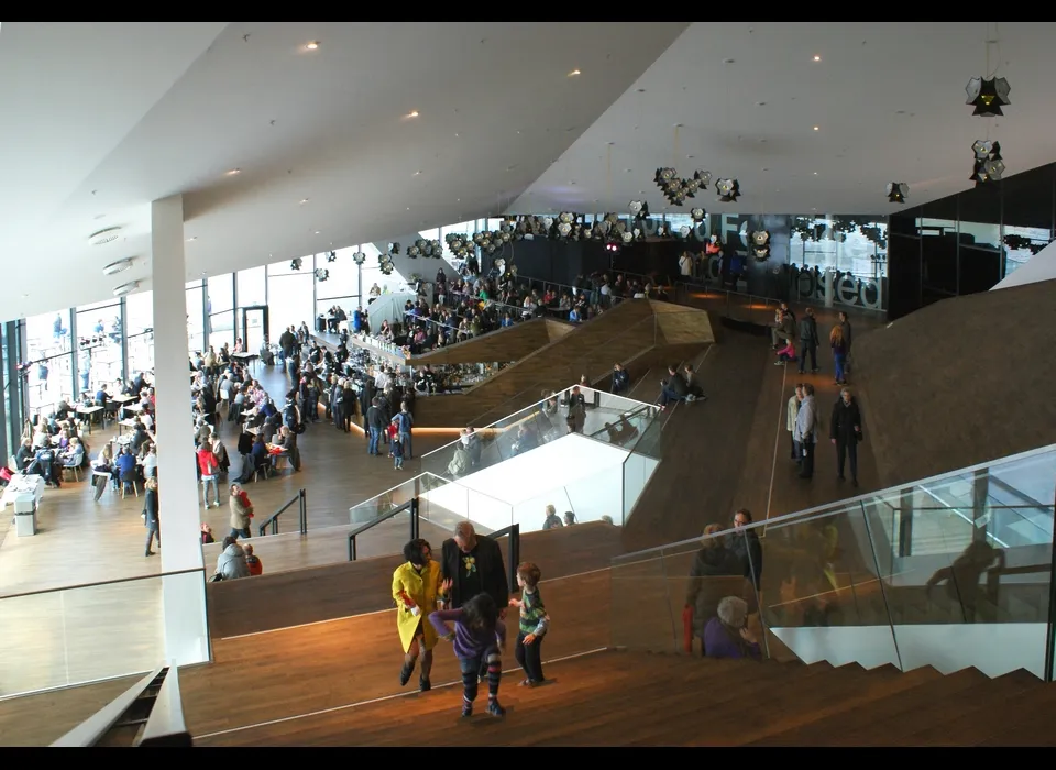 IJpromenade 1 EYE filmmuseum foyer (2012)