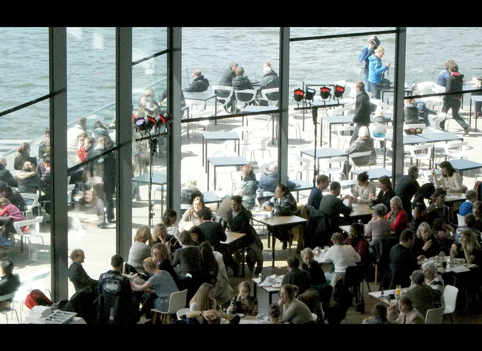 IJpromenade 1 EYE filmmuseum restaurant terras (2012)