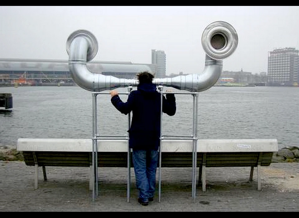 IJpromenade sculptuur 'Either or loud' ter promotie van film Loud van Aneta Lesnikovska in EYE filmmuseum (2012)