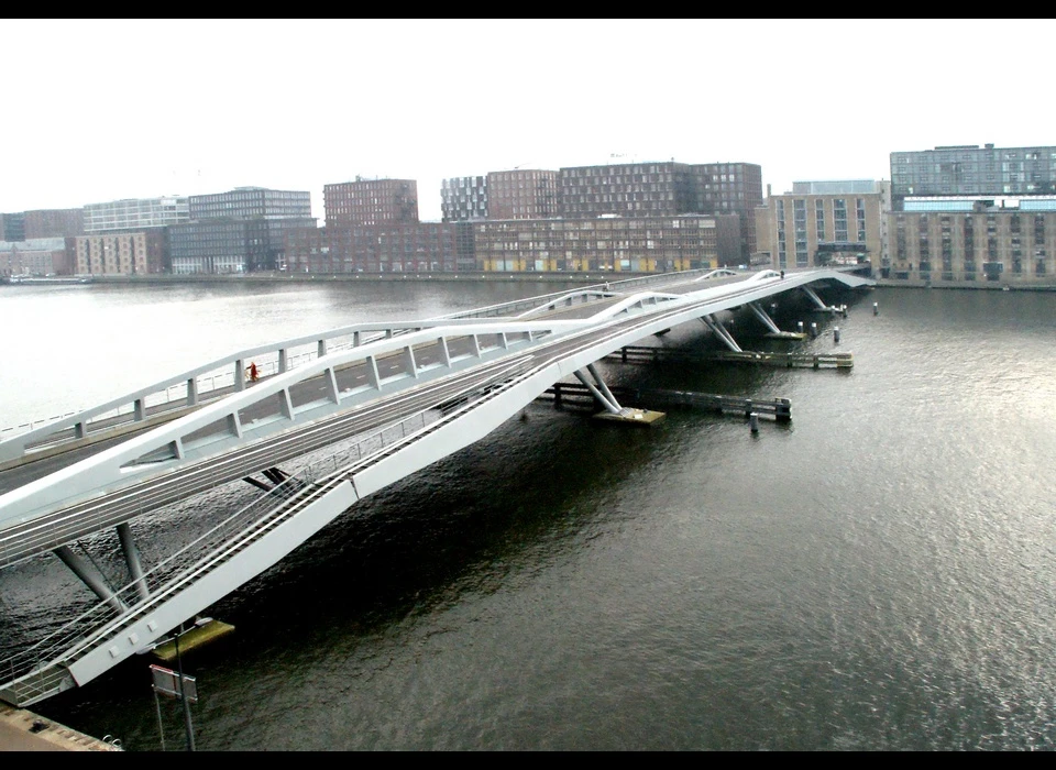 Jan Schaeferbrug voor Tosaristraat gezien vanuit Javakade 766 (2019)