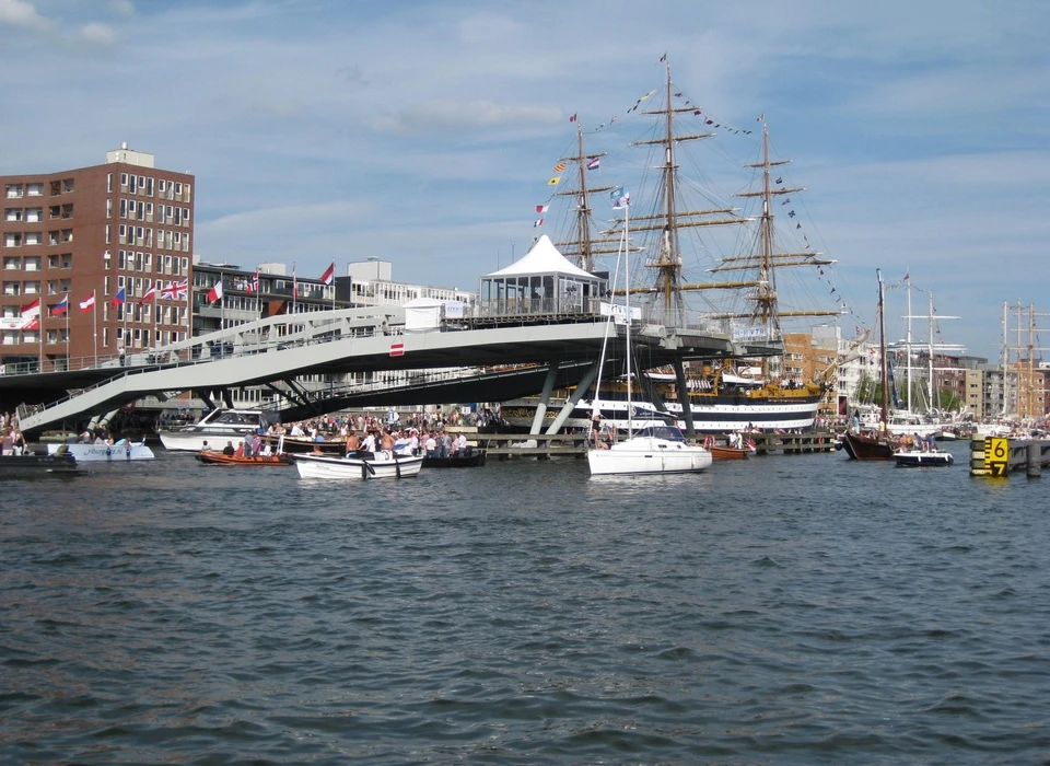 Jan Schaeferbrug brugdek gedemonteerd ten behoeve van Sail Amsterdam (2005)