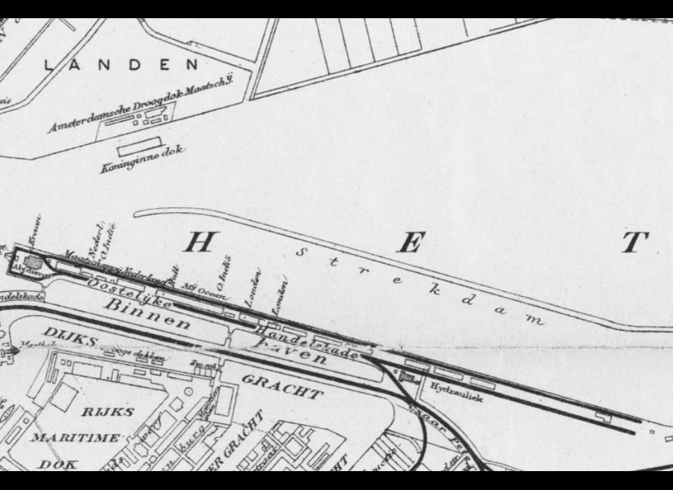 op plattegrond van 1894 (uitgeverij Scheltema) is alleen de strekdam nog ingetekend