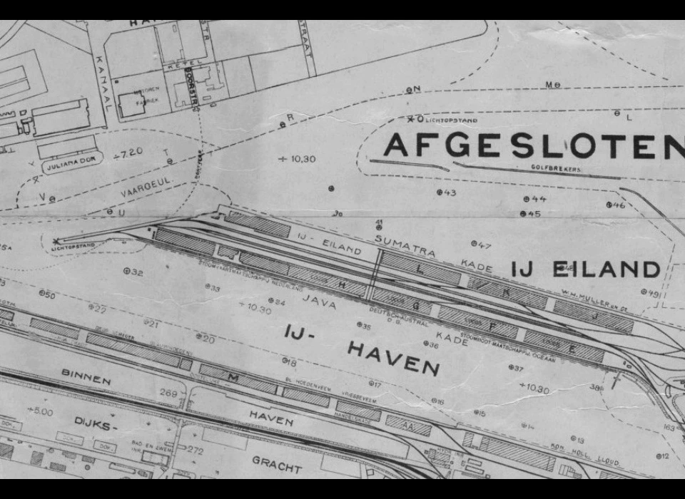 plattegrond waar alleen de westelijke punt nog golfbreker is (1916)