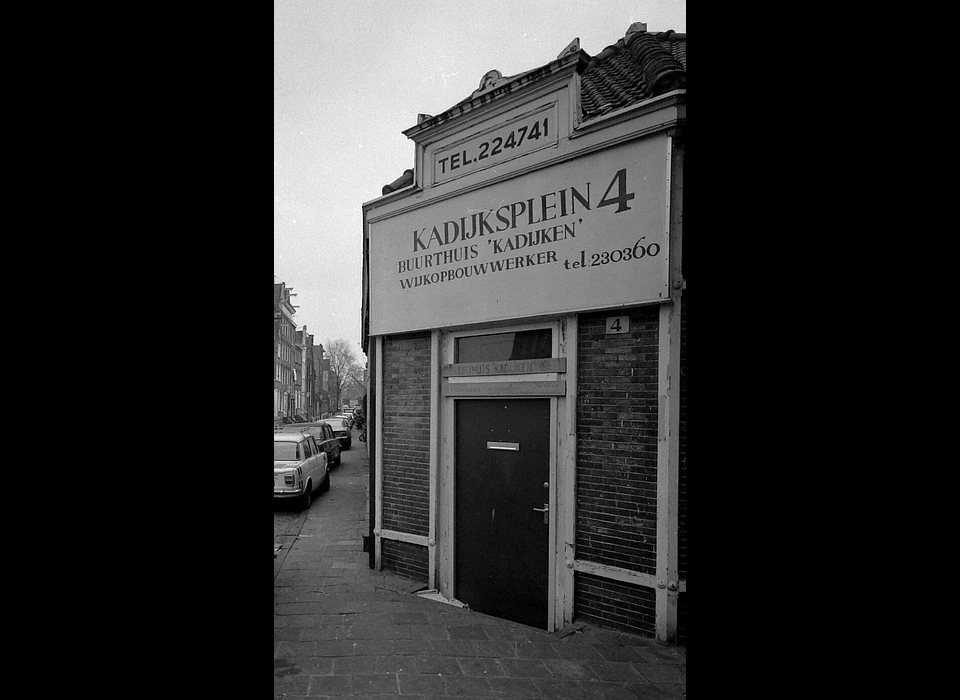 Kadijksplein 4 Koffiehuis van den Volksbond in gebruik als buurthuis (1977)