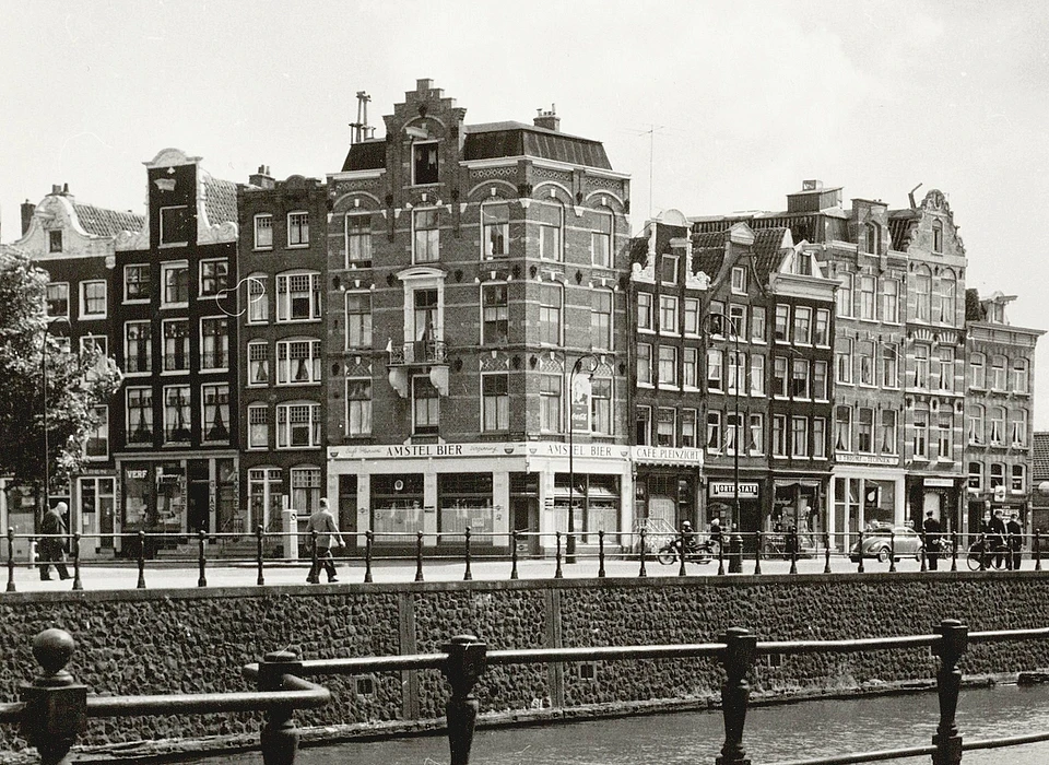 Kadijksplein 5-16 v.r.n.l., 11-12 is het hoekhuis, 13 ontbreekt (1958)