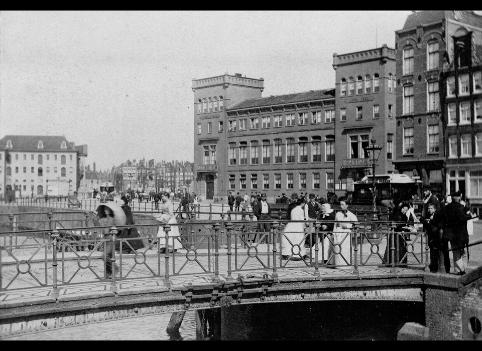 Kadijksplein vanaf voorloper huidige Scharrebiersluis (ca.1905)