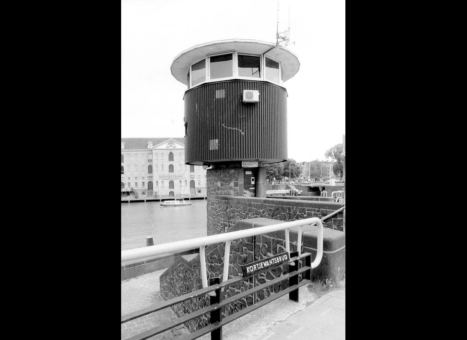 Kadijksplein Kortjewantsbrug brugwachtershuis (ca.1980)