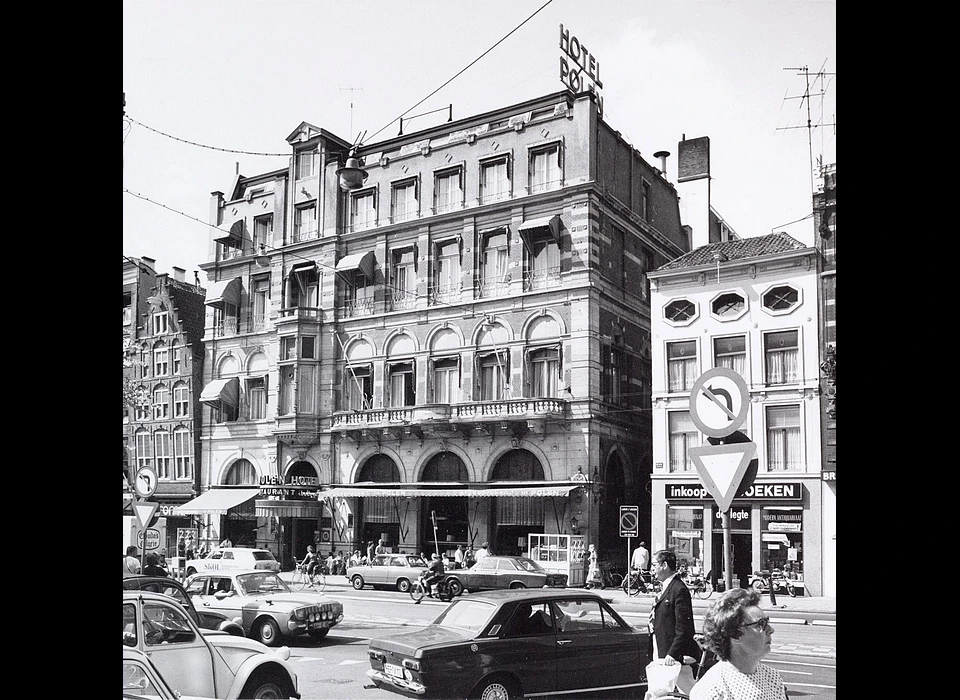 Rokin 14-16 Hotel Polen met de extra toegevoegde verdieping en de uitbreiding met Rokin 16 (1974)