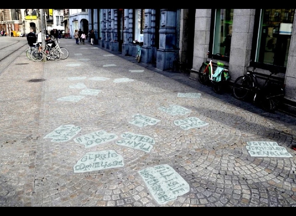 Dam 2017 Monument voor slachtoffers van schietpartij vanuit Groote Club